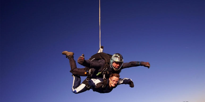 Barnsley woman organises charity skydive in loving memory of sister
